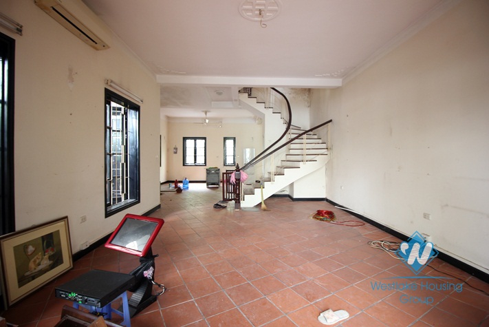 Lovely house with lake view for lease in Tu Hoa street